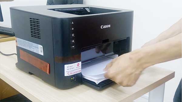 xử lý kẹt giấy máy in Canon LBP151dw bước 1