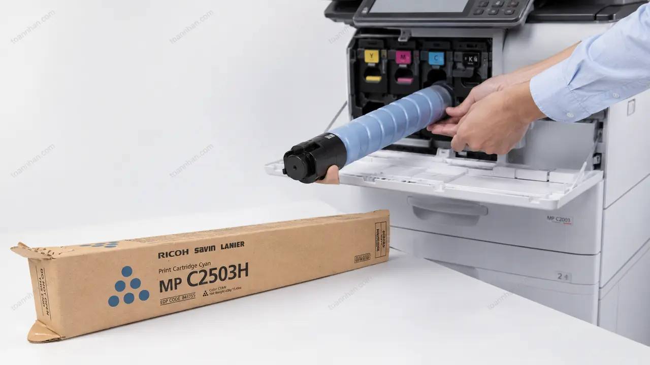 Mực in laser màu Greentech Ricoh MPC2003C được lắp vào máy in tương thích