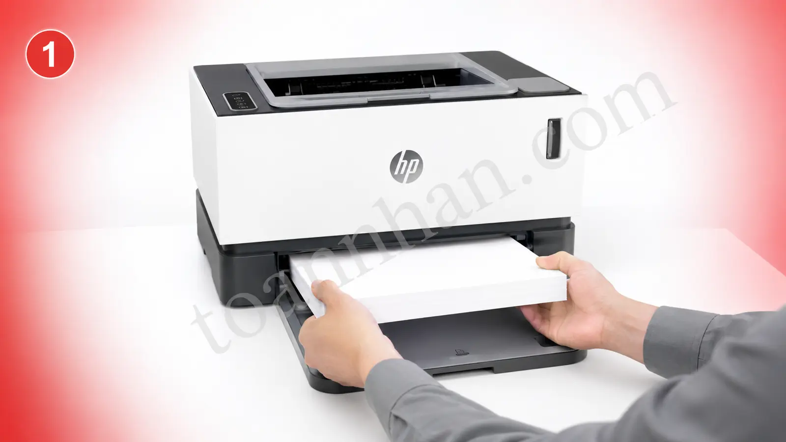 Lấy giấy khỏi khay HP Neverstop 1000W Lấy toàn bộ tập giấy khỏi khay HP Neverstop 1000W