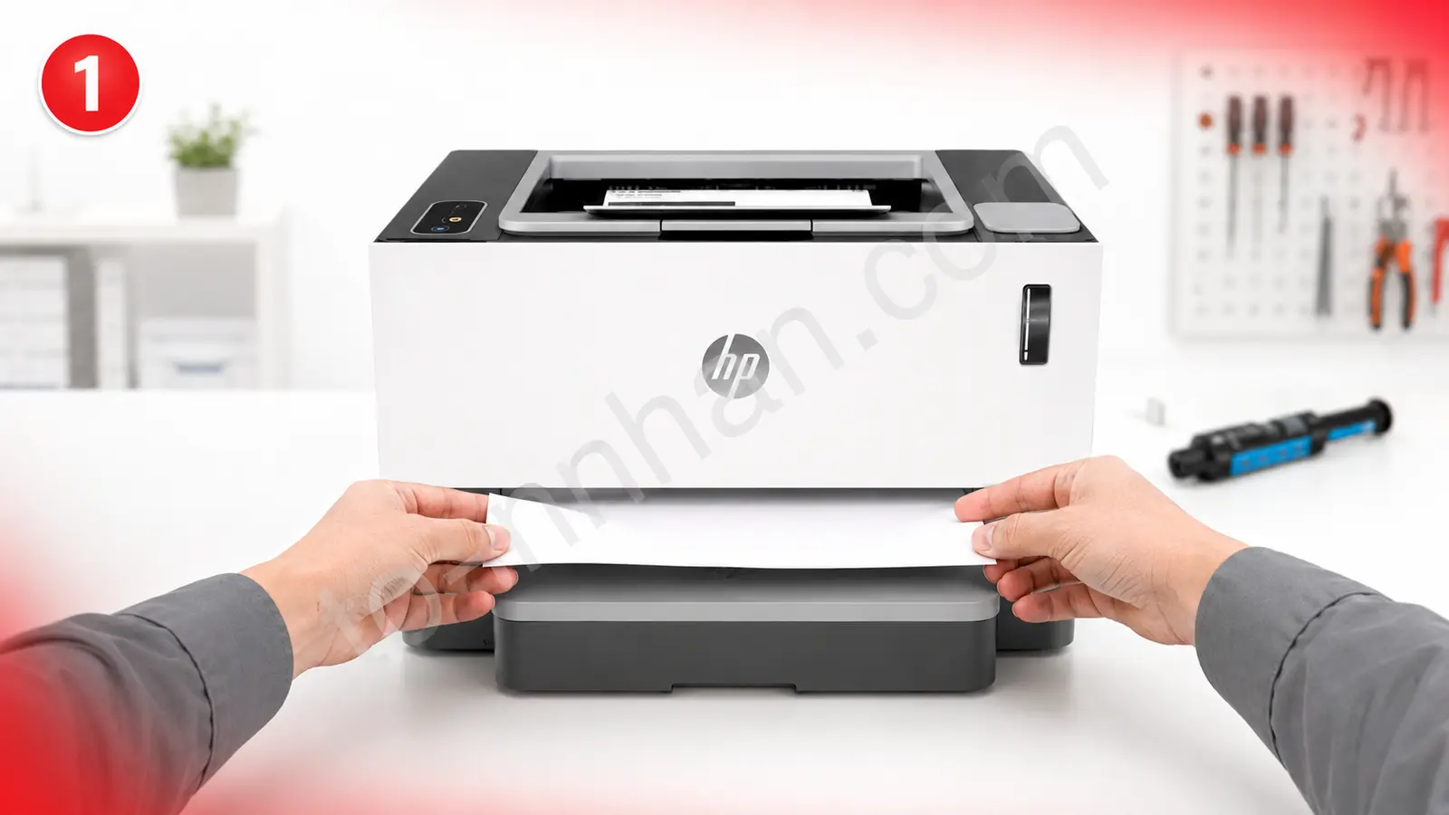 Rút giấy kẹt HP Neverstop 1000W Dùng hai tay rút giấy kẹt thẳng khỏi HP Neverstop 1000W
