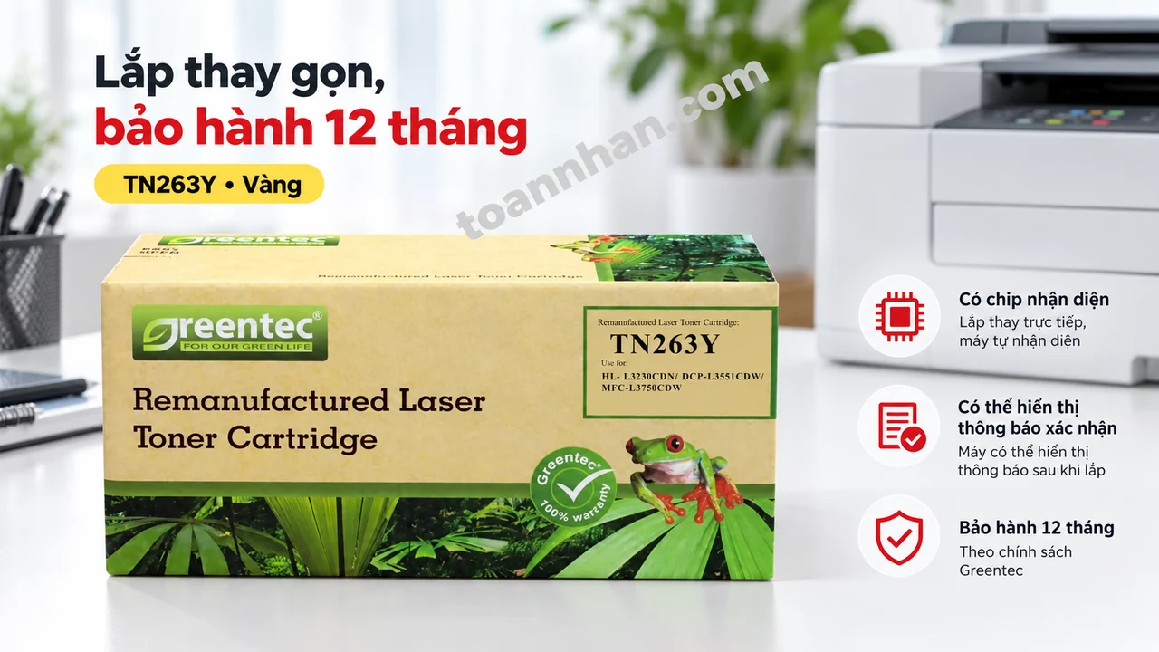 Hộp mực vàng Greentec Brother TN263Y cạnh máy in và biểu tượng chip, bảo hành 12 tháng
