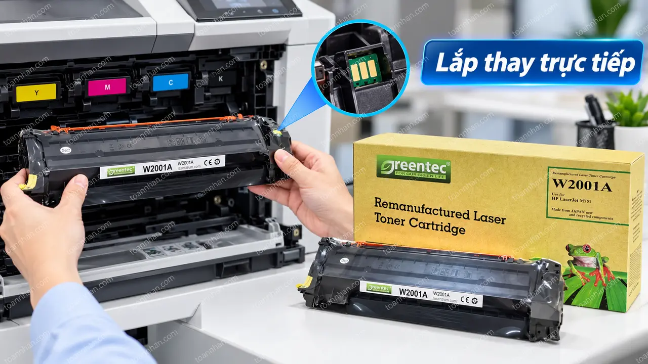 Hộp mực Greentech HP W2001A màu Cyan được lắp vào máy in tương thích, có chip nhận diện