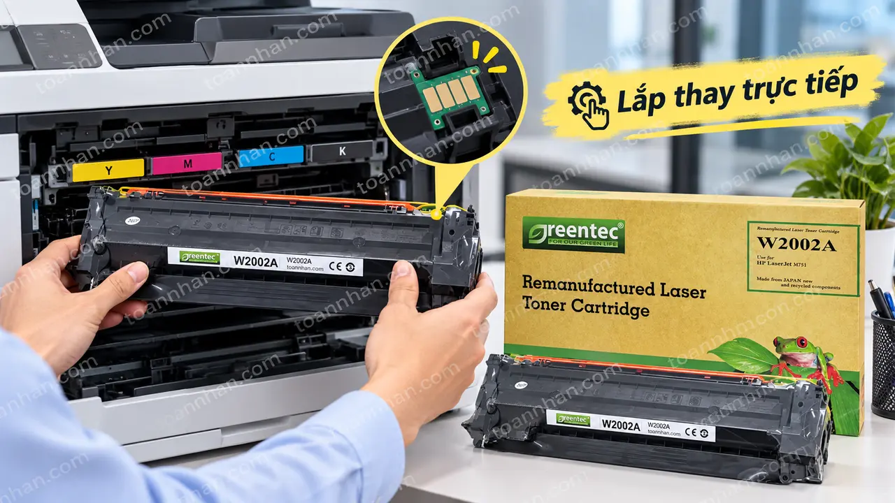 Hộp mực Greentech HP W2002A màu vàng được lắp vào máy in tương thích, có chip nhận diện