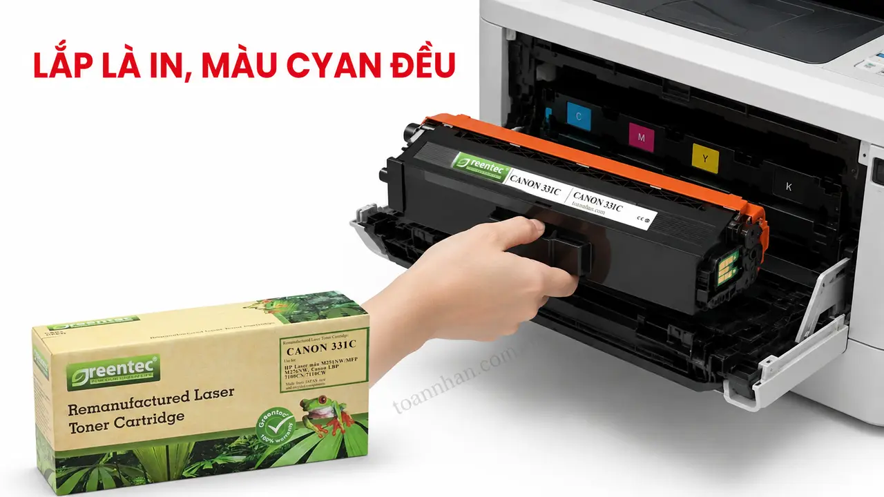 Hộp mực Greentech Canon 331C màu cyan đang lắp vào máy Canon LBP7110Cw
