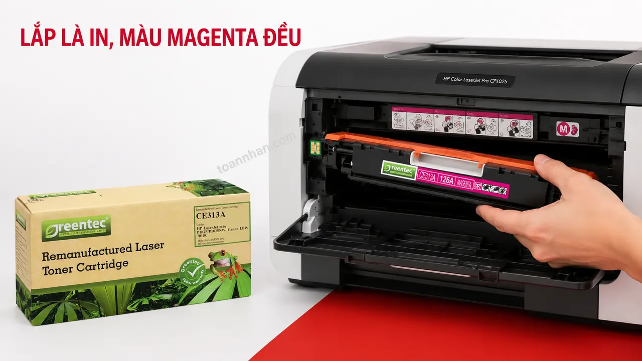 Hộp mực Greentech HP CE313A màu magenta đang lắp vào máy HP Color LaserJet Pro CP1025